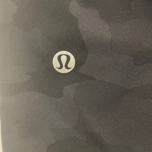 lululemon pocket shorts | 10 camo - Picture 12 of 13